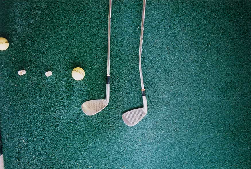fotografía de un palo de golf. Palo de golf:Palo de golf, ligeramente inclinado para usuarios de silla de ruedas.&nbsp; 