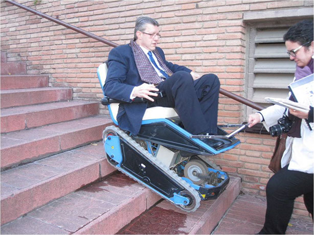 Silla de ruedas autónoma que sube escaleras.